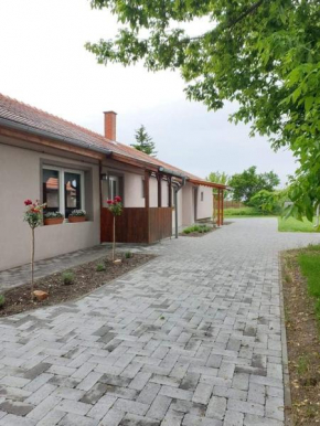 Kajári Apartmanház, Balatonfökajar